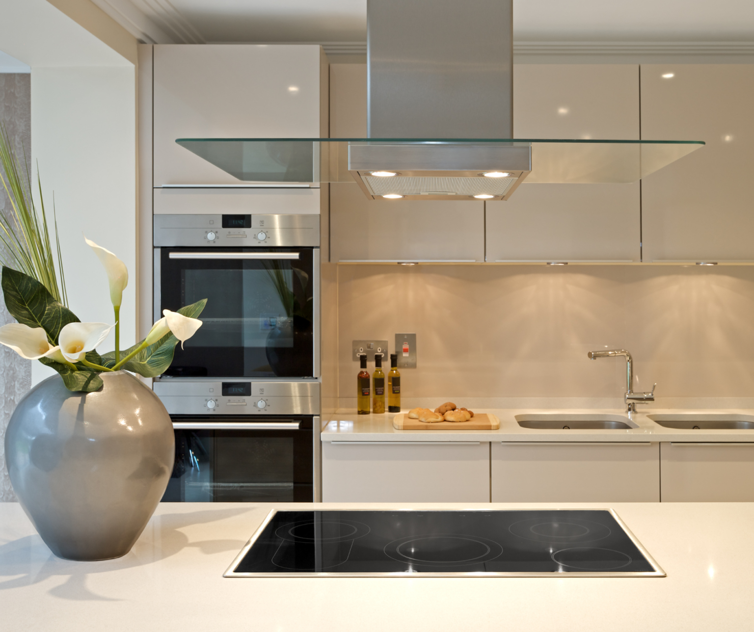 home kitchen after receiving a house cleaning service