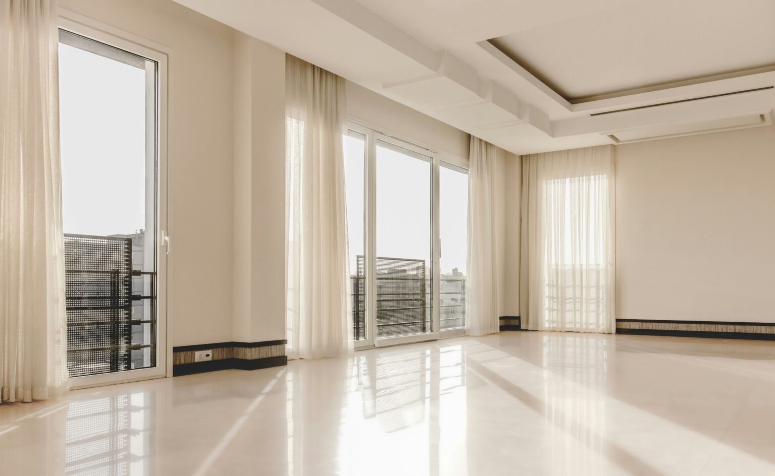 Move-In & Move-Out Cleaning done in one apartment, ready to receive new tenants.