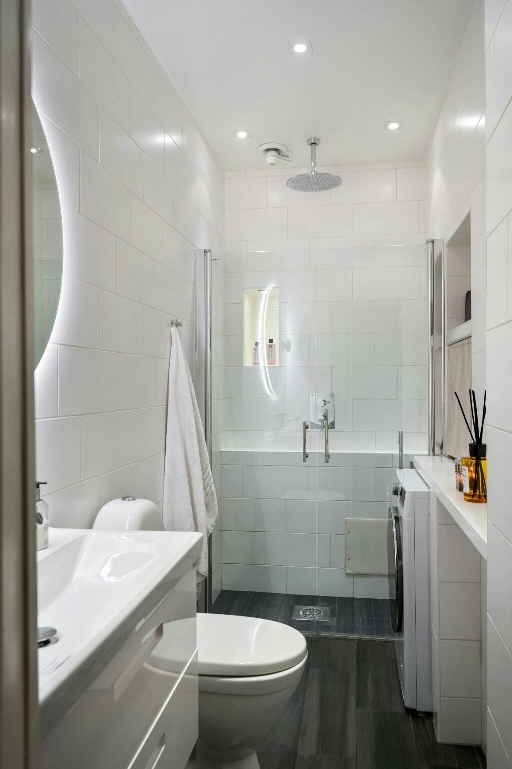 cleaned bathroom after a professional cleaning service